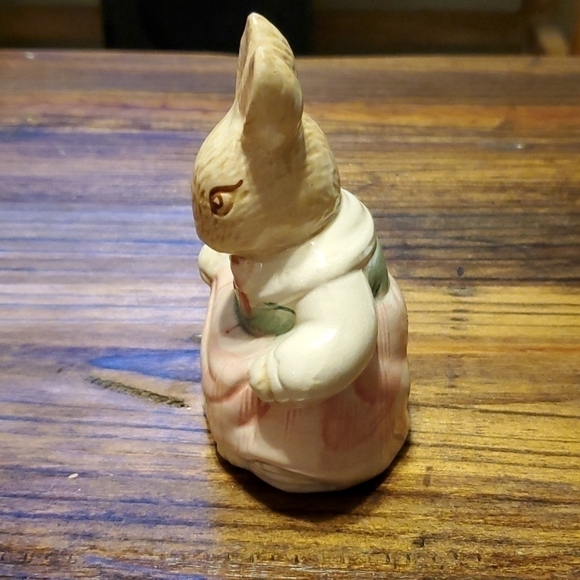 World Bazaar Easter Rabbit Statue - Picture 4 of 5